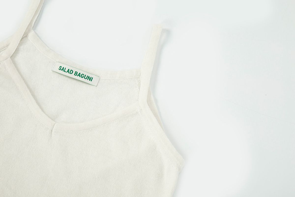 샐러드바구니(SALAD BAGUNI) V-Neck Strap Top_ivory