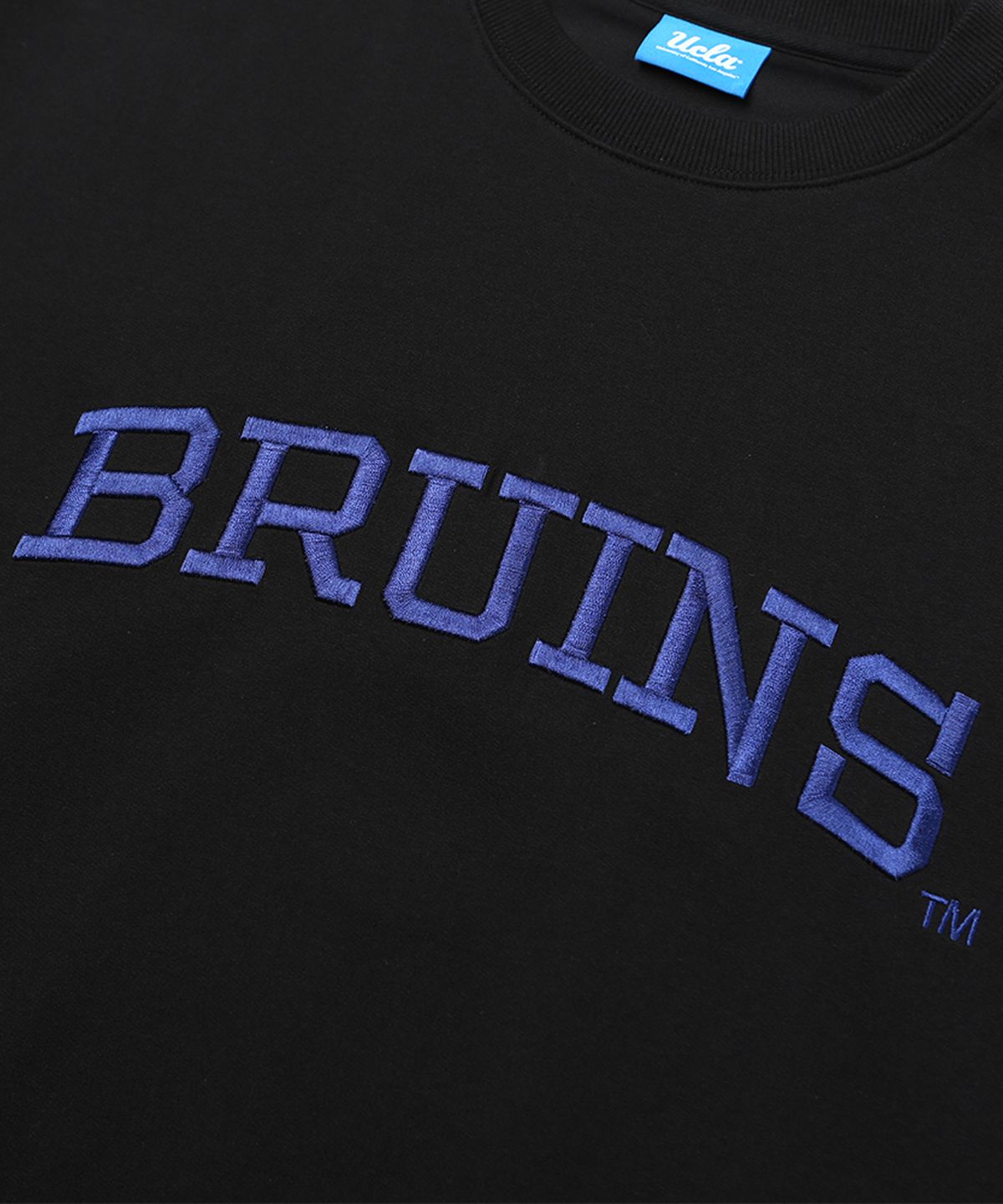 유씨엘에이(UCLA) 남여공용 BRUINS 볼륨자수 베이직 크루넥 맨투맨[BLACK](UZ9LTA1_39)