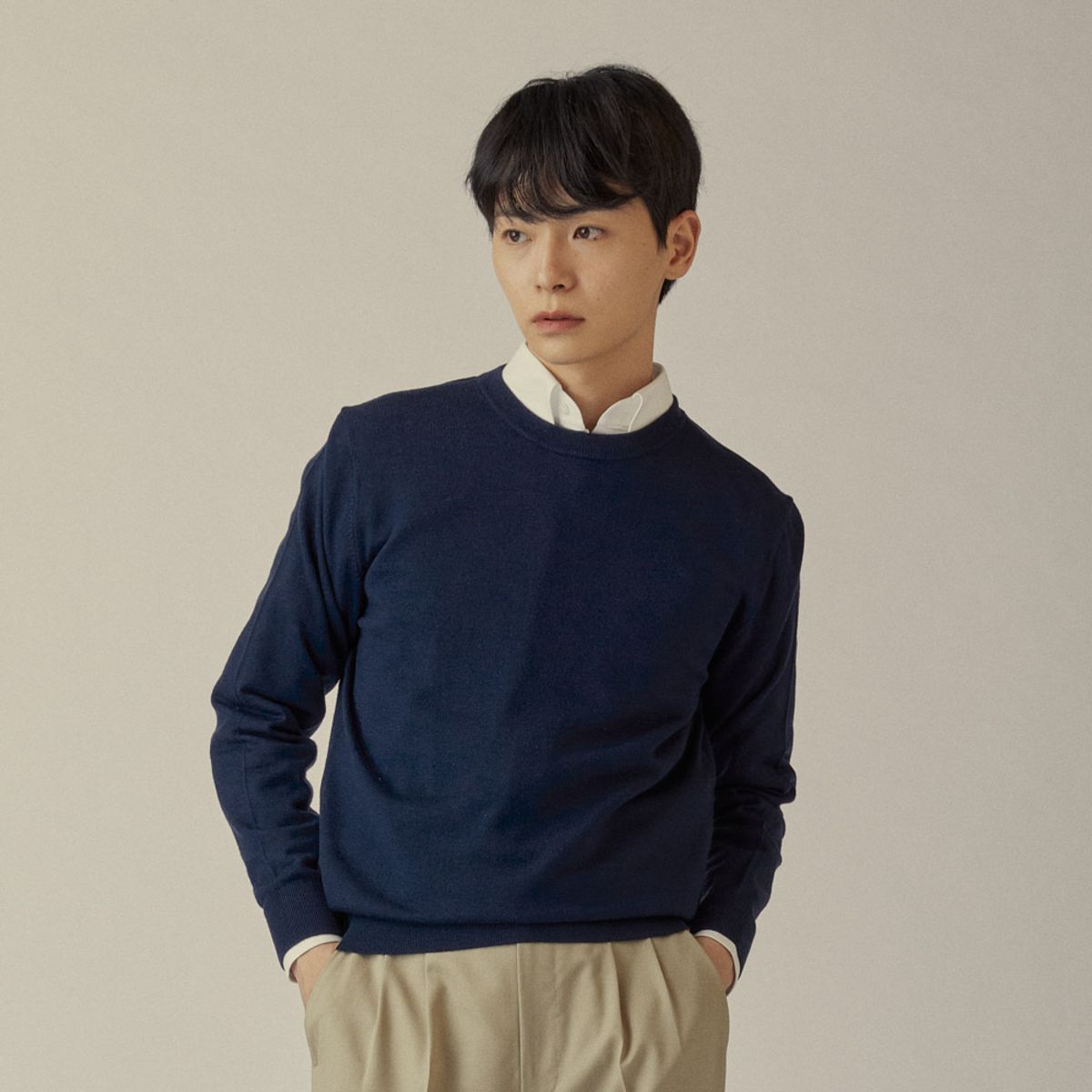 매너그램(MANNERGRAM) [비엘라얀 이태리 수입원사] 비엘라얀 버진울100 라운드니트 네이비