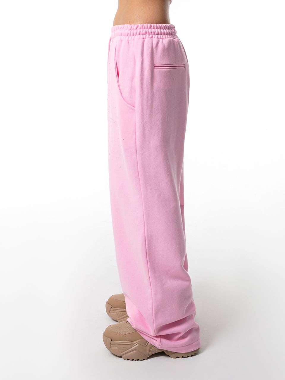MUSINSA | L.E.E.Y CUBIC LOGO SWEAT PANTS PINK