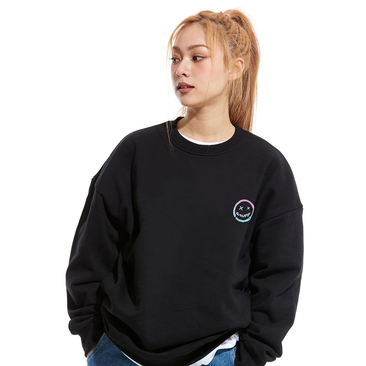 스터프(STUFF) 스마일 로고 맨투맨 블랙