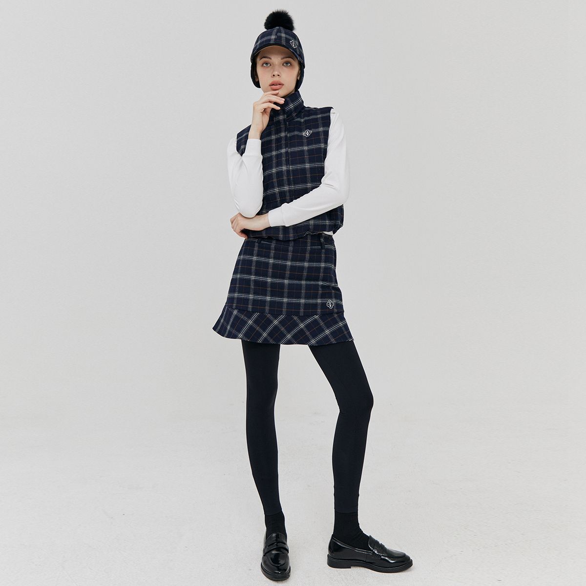 릭크(LIKK) 체크 자수 기모 스커트 레깅스(네이비)_L3D1-SK02C