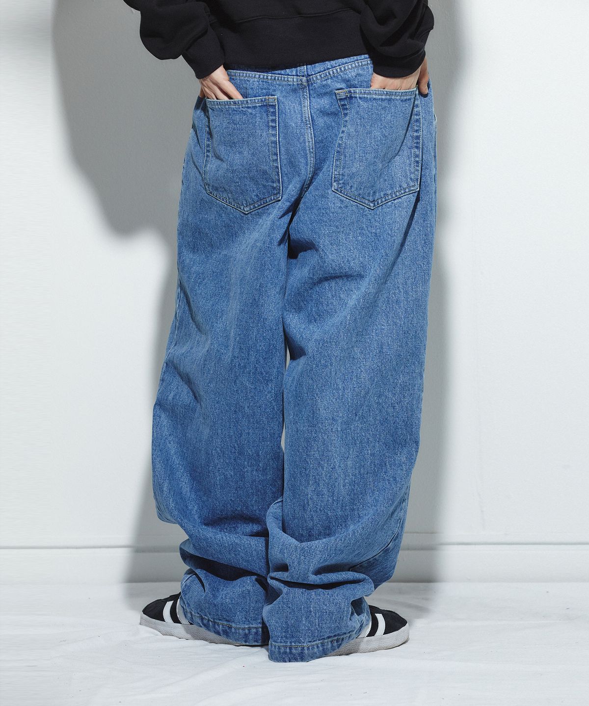 밀리밀리언(MILLIMILLION) BASALT 2TUCK DENIM PANTS B01