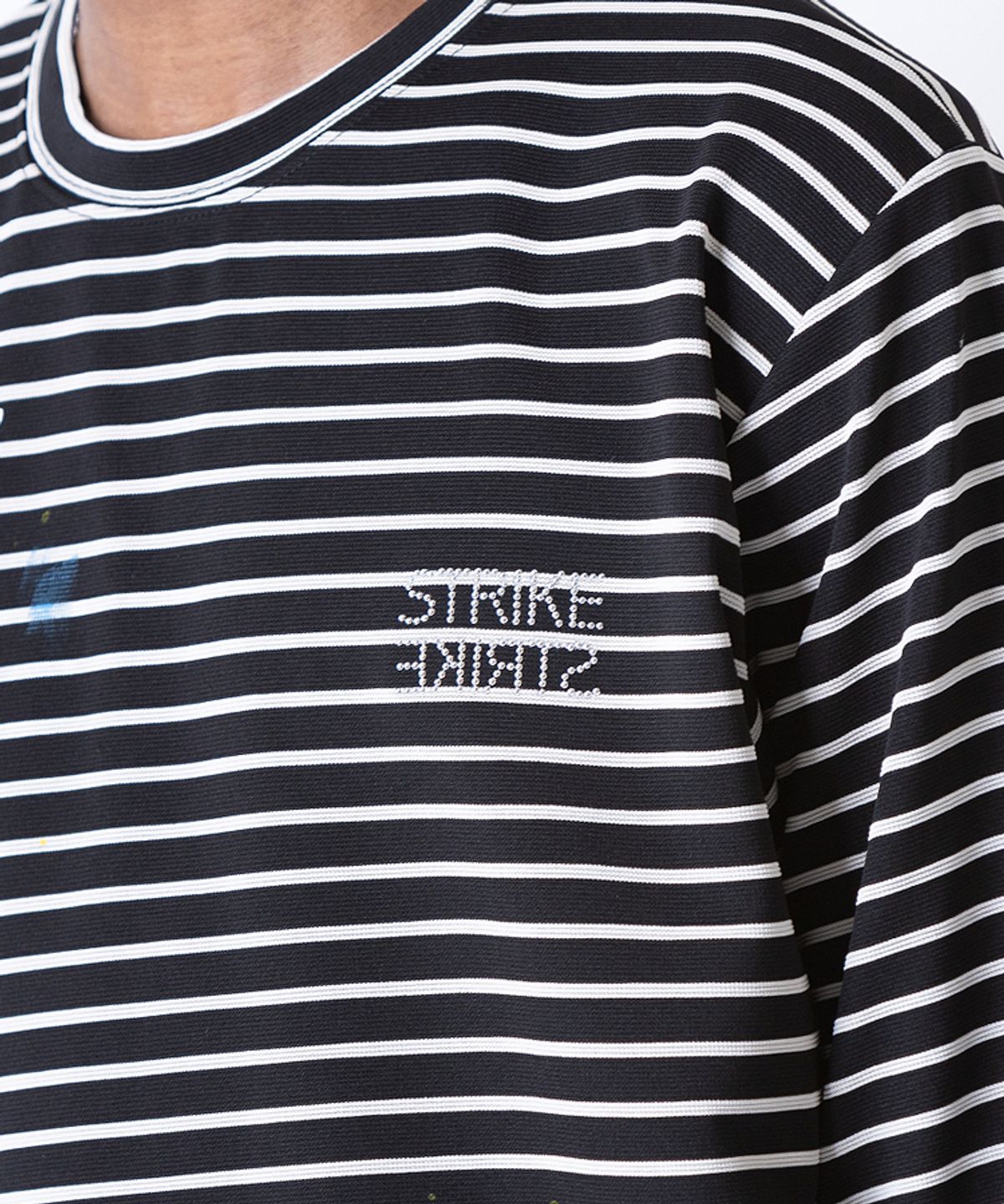 스트라이크(STRIKE) Artwork Stud Striped T-shirt (BLACK)