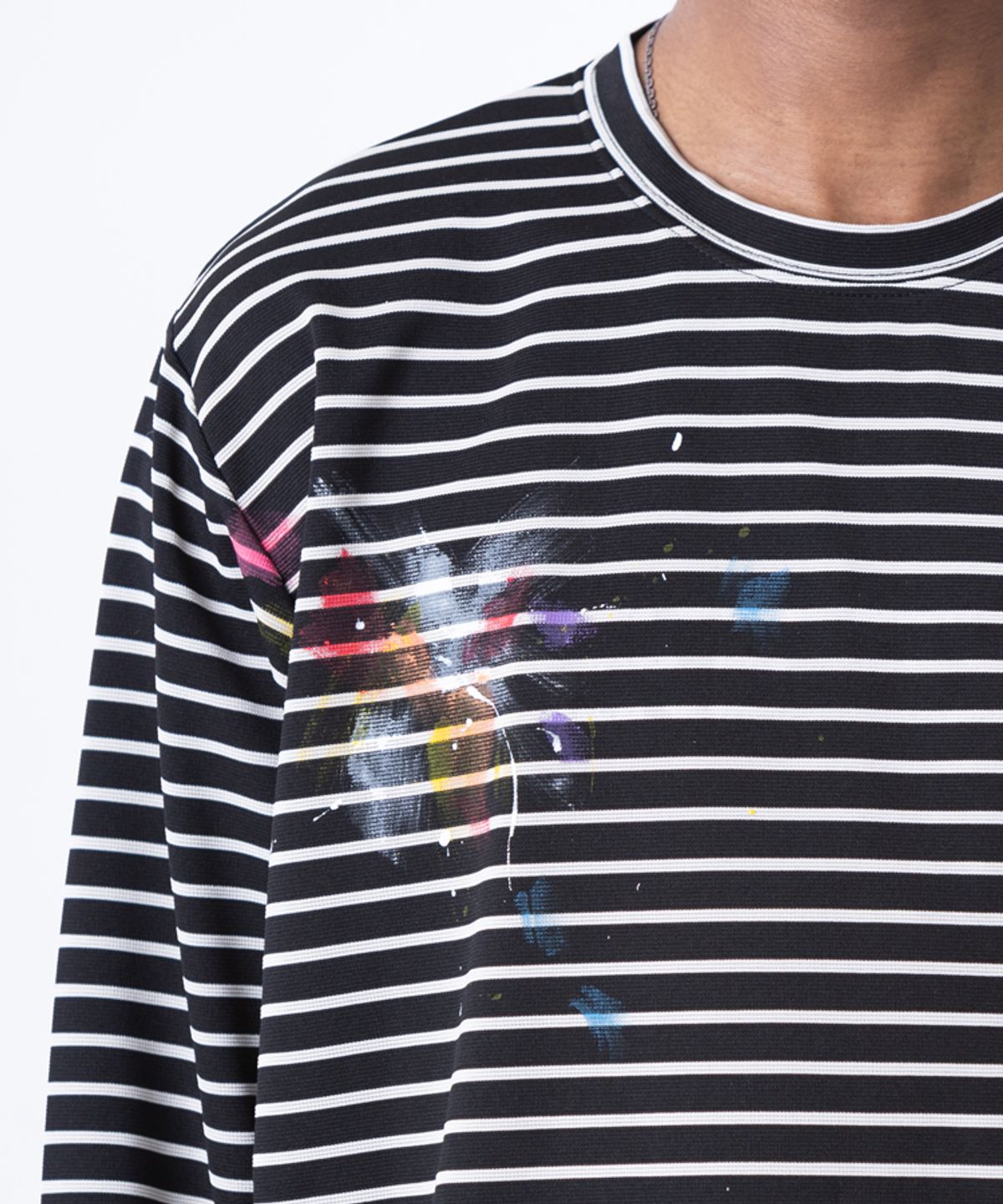 스트라이크(STRIKE) Artwork Stud Striped T-shirt (BLACK)