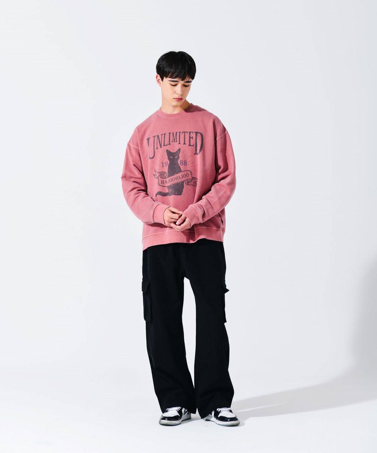 바쥬비쥬(BAJOO BIJOO) Unlimited Cat Pigment Sweatshirt [Indigo Pink]