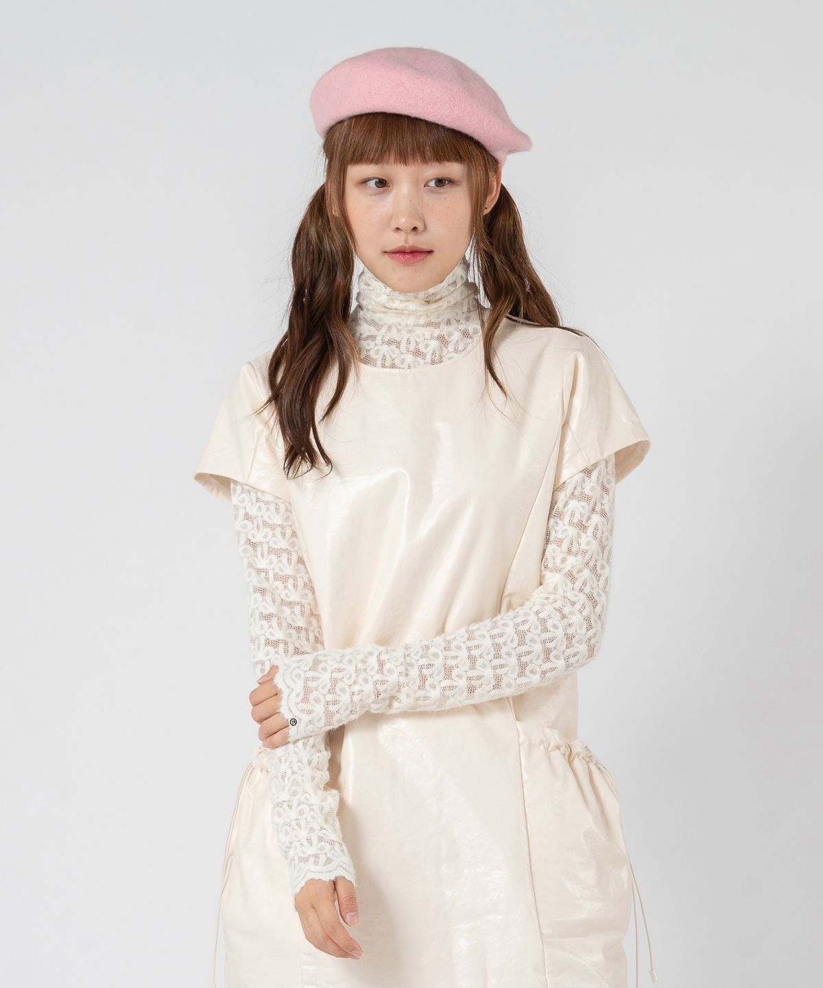 언유주얼 노말(UNUSUALNORMAL) RIBBON HIGH-NECK T-SHIRT _ CREAM