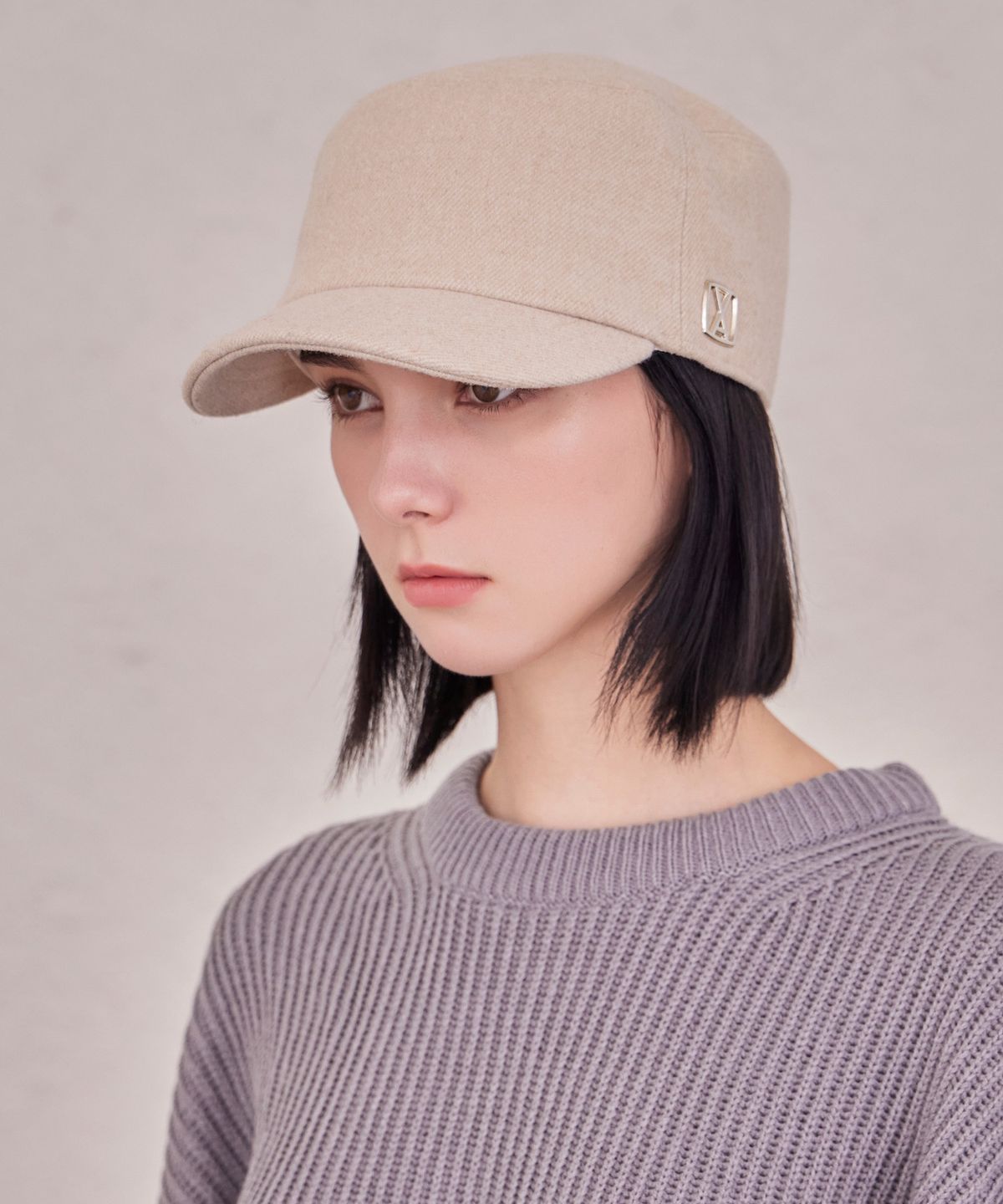바잘(VARZAR) VA 스퀘어 스터드 울 벨보이 캡 아이보리