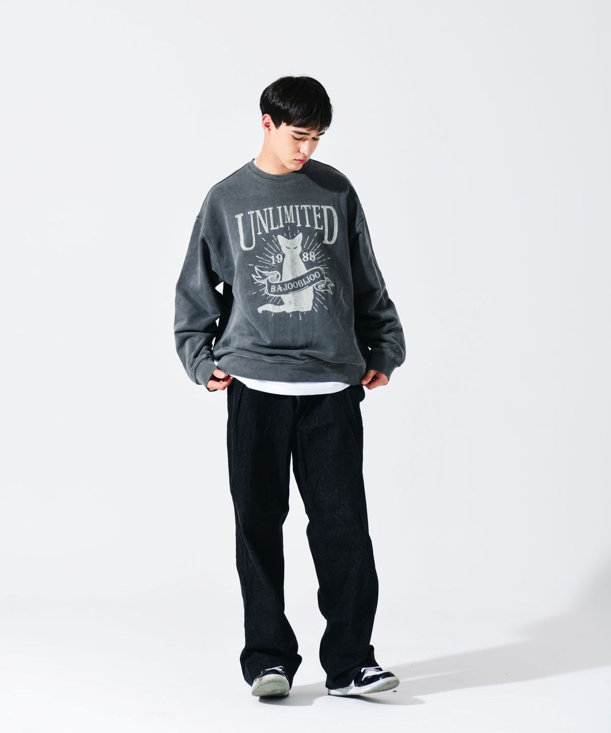 바쥬비쥬(BAJOO BIJOO) Unlimited Cat Pigment Sweatshirt [Chacoal]