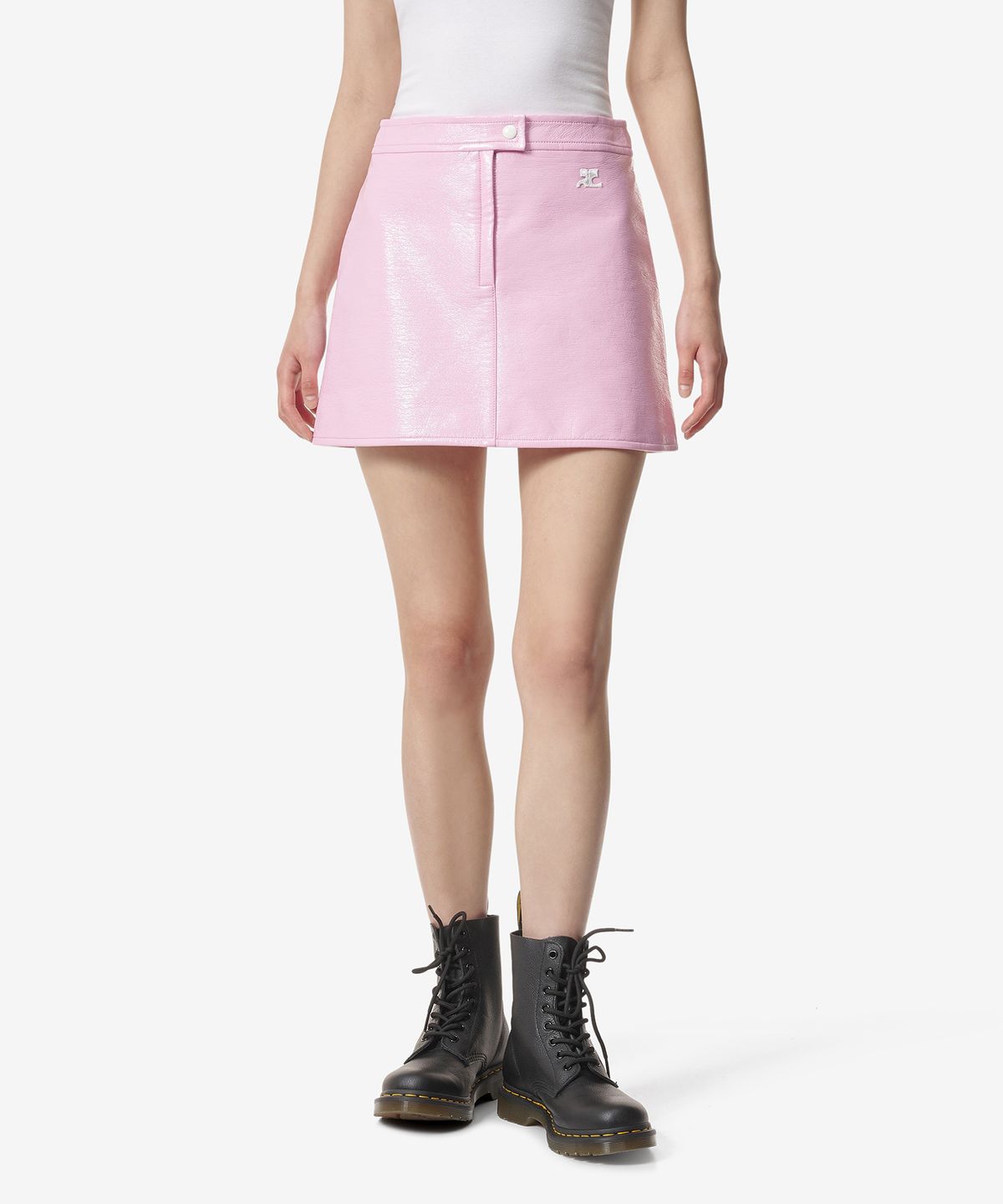 꾸레쥬(COURREGES) 리에디션 로고 글로시 비닐 미니 스커트 - 핑크 / 223CJU001VY00145000