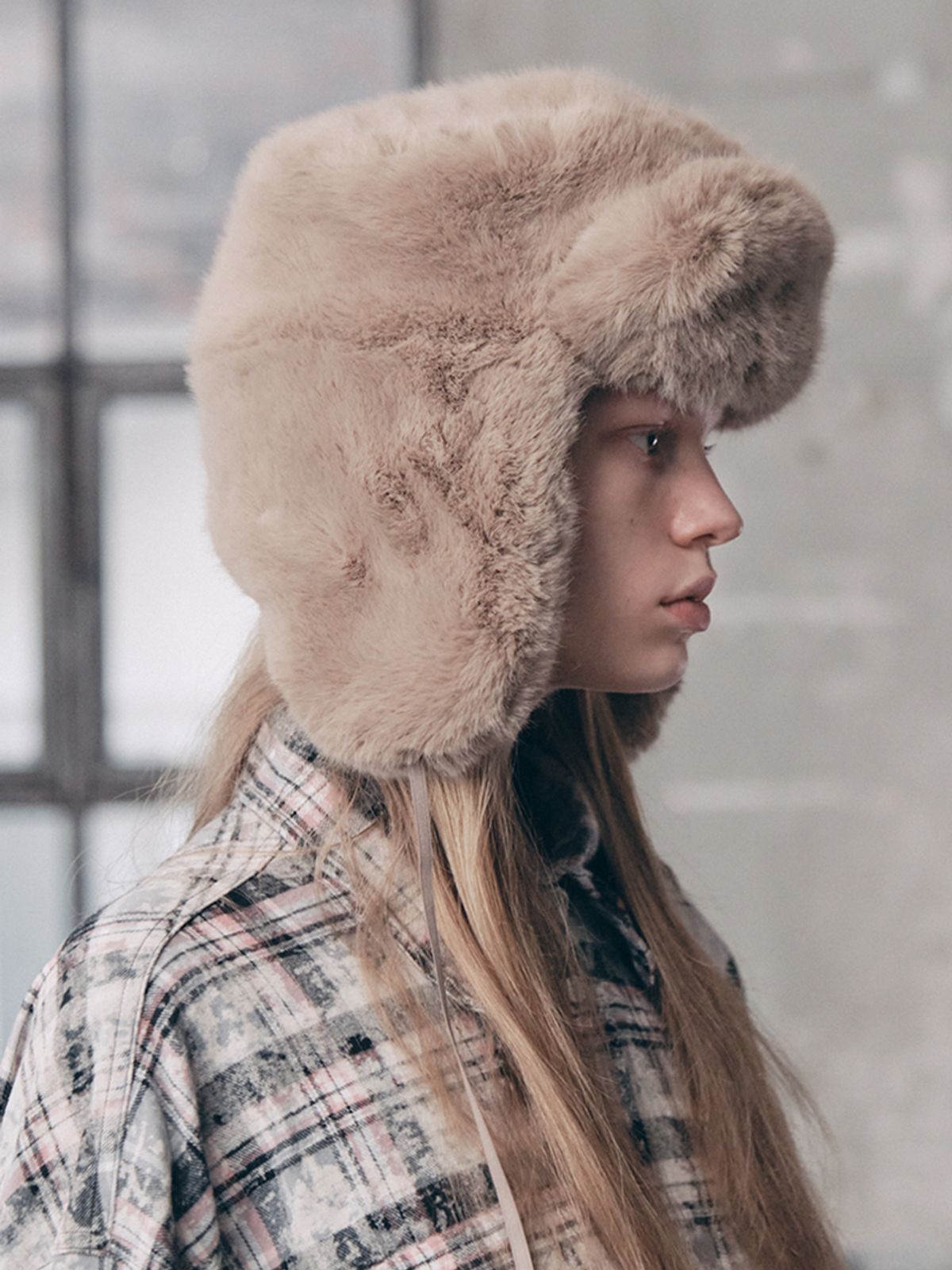 에즈이프 캘리(ASIF CALIE) VEGAN FUR TRAPPER HAT BEIGE