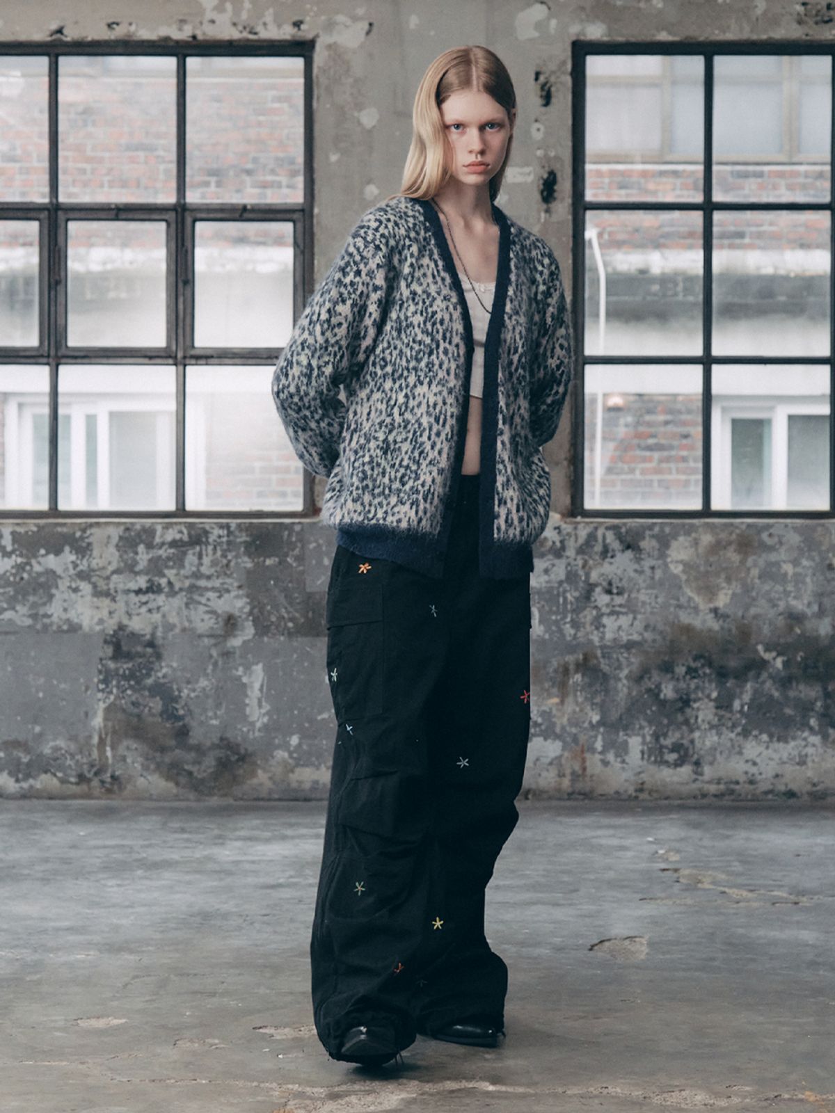 에즈이프 캘리(ASIF CALIE) FLOWER MILITARY CARGO PANTS BLACK