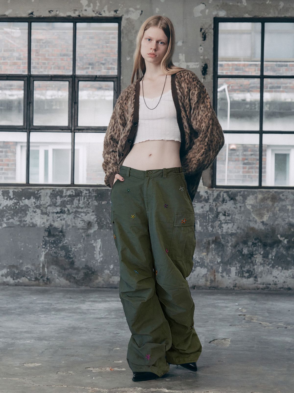 에즈이프 캘리(ASIF CALIE) FLOWER MILITARY CARGO PANTS KHAKI