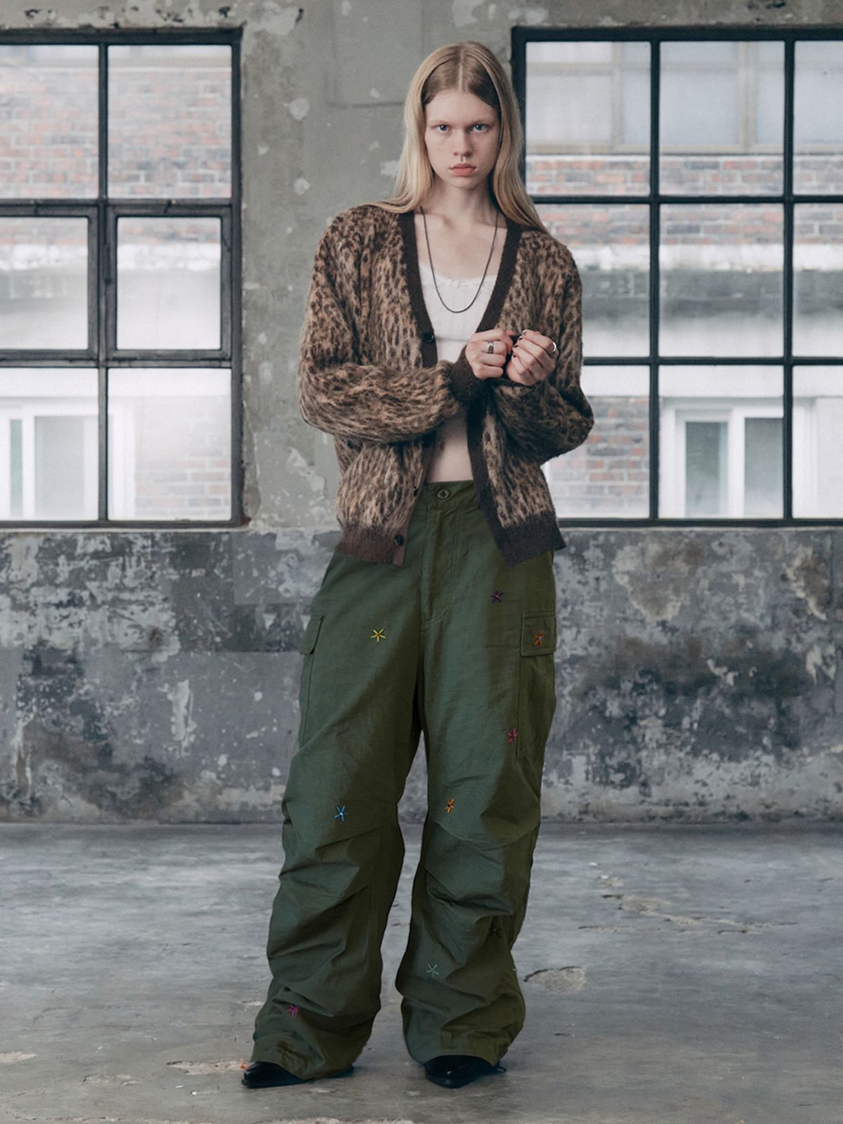 에즈이프 캘리(ASIF CALIE) FLOWER MILITARY CARGO PANTS KHAKI