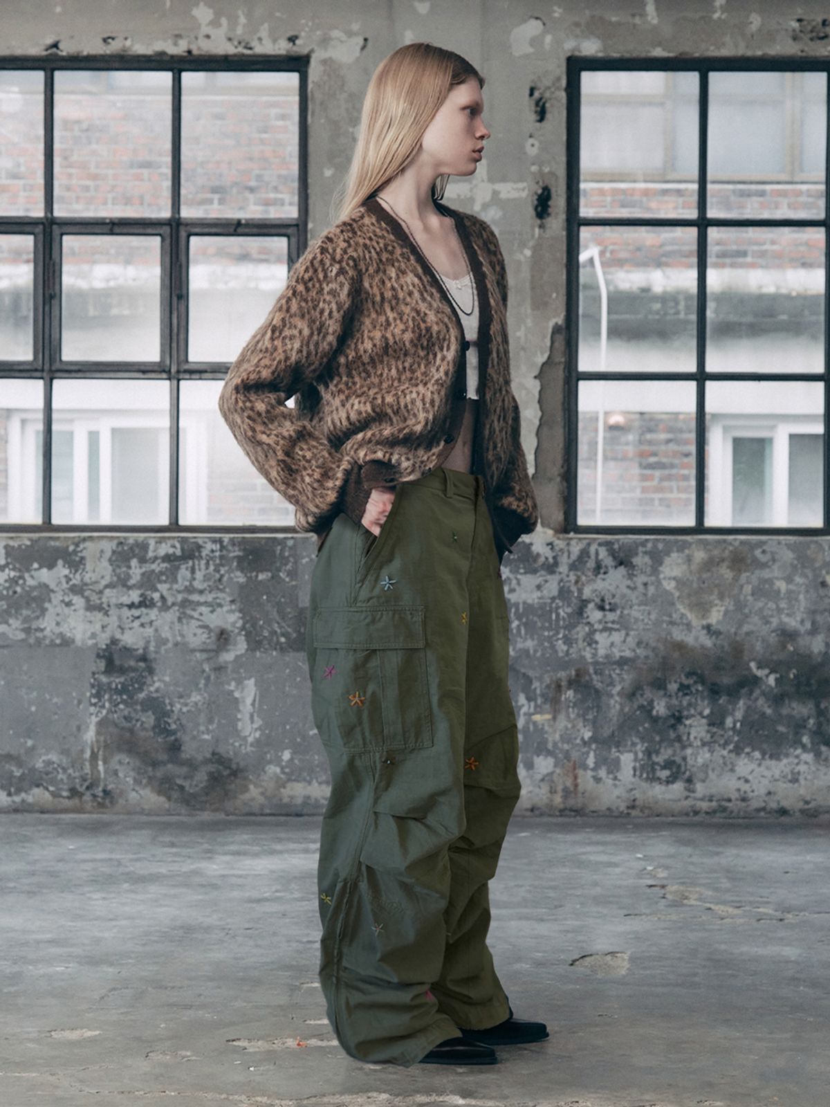 에즈이프 캘리(ASIF CALIE) FLOWER MILITARY CARGO PANTS KHAKI