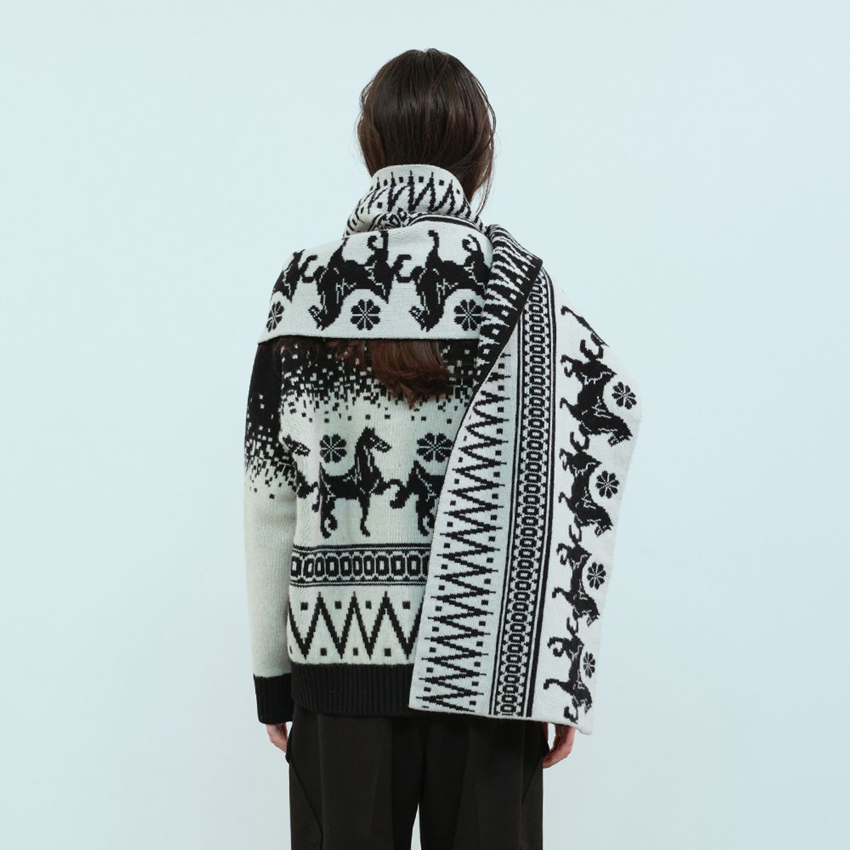 문스워드(MOONSWARD) BLACK & WHITE CLASSIC PATTERN MUFFLER