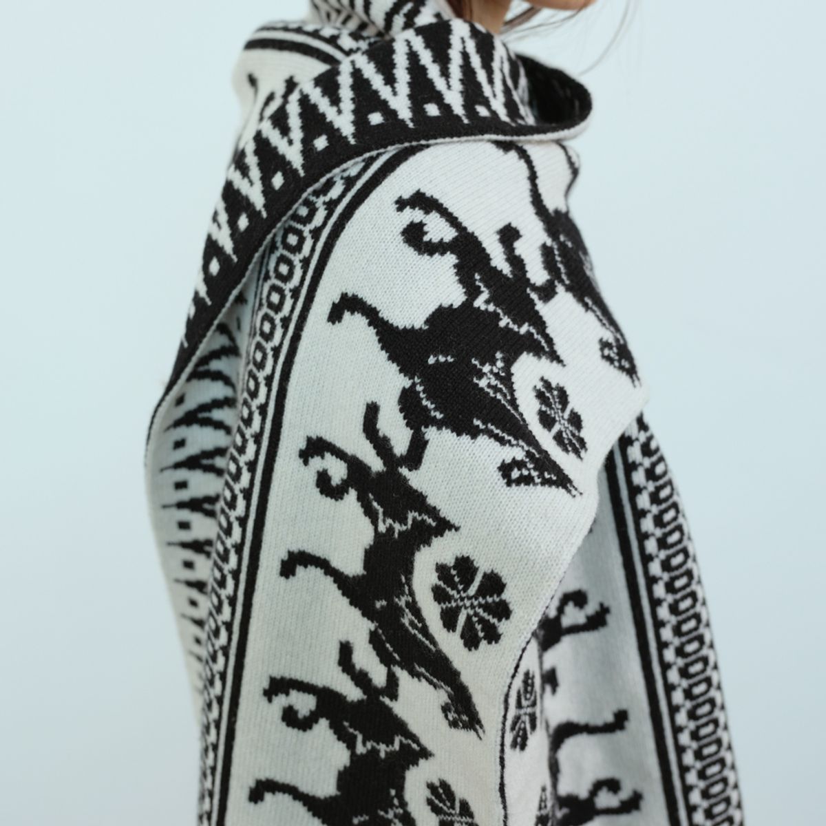 문스워드(MOONSWARD) BLACK & WHITE CLASSIC PATTERN MUFFLER