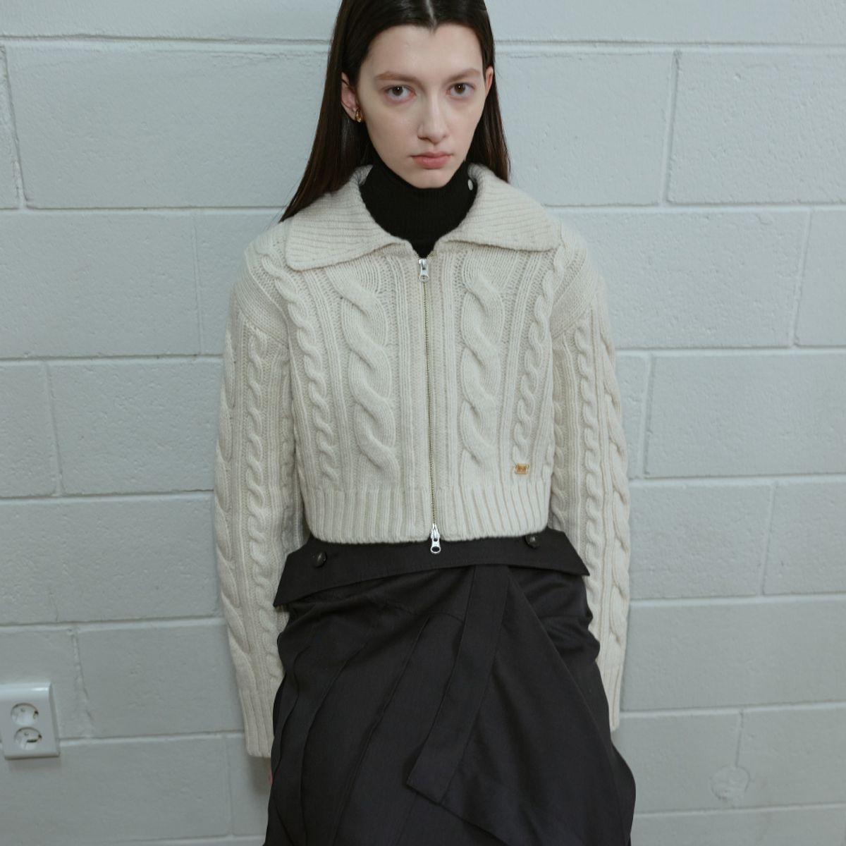 문스워드(MOONSWARD) BEIGE CABLE ZIP-UP CARDIGAN