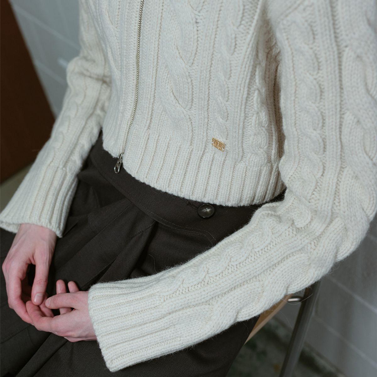 문스워드(MOONSWARD) BEIGE CABLE ZIP-UP CARDIGAN
