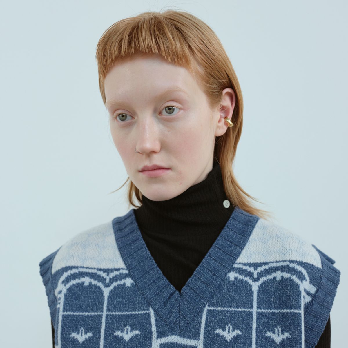 문스워드(MOONSWARD) BLUE CLASSIC KNIT VEST