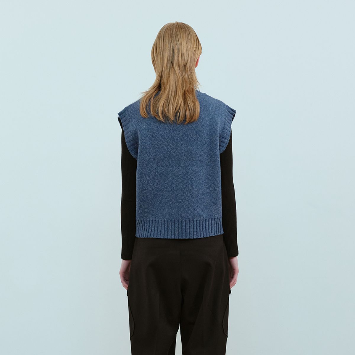 문스워드(MOONSWARD) BLUE CLASSIC KNIT VEST