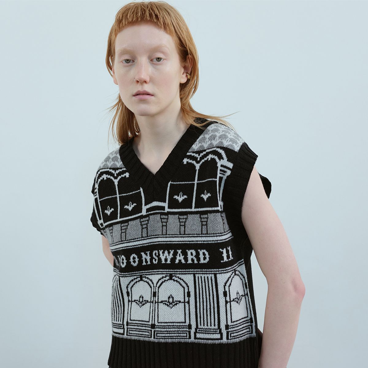 문스워드(MOONSWARD) BLACK CLASSIC KNIT VEST