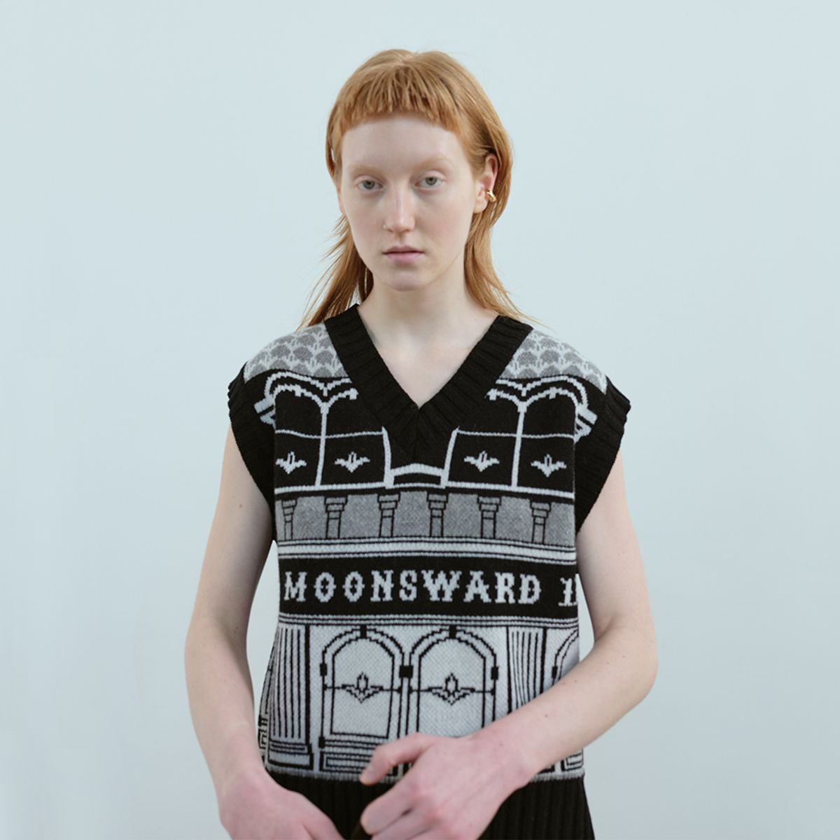문스워드(MOONSWARD) BLACK CLASSIC KNIT VEST