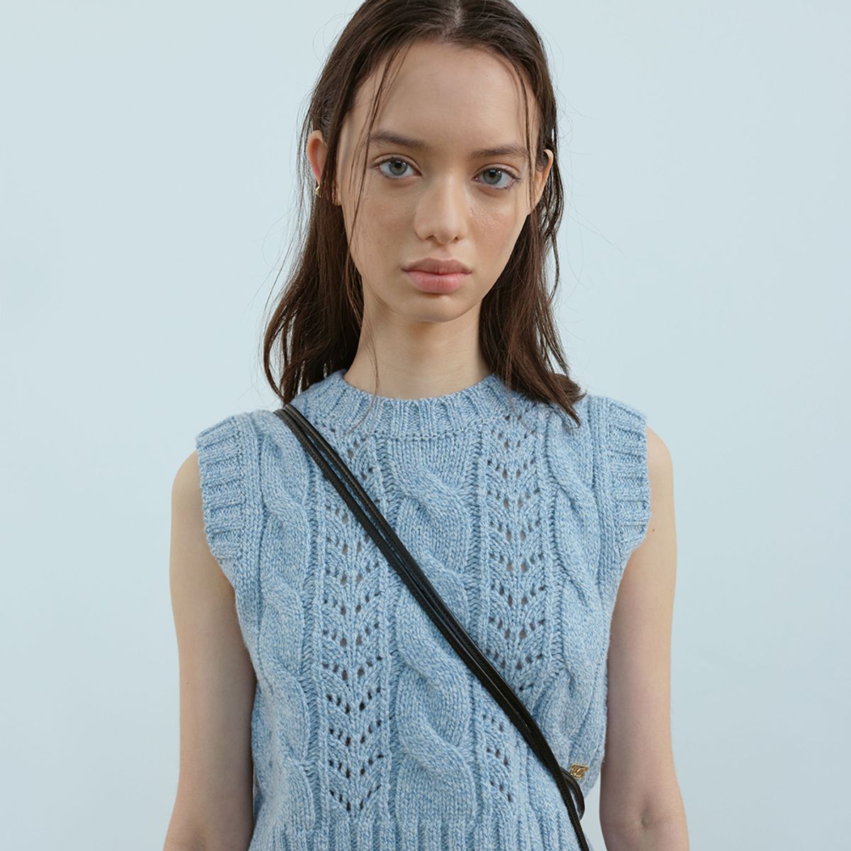 문스워드(MOONSWARD) BLUE CABLE KNIT VEST