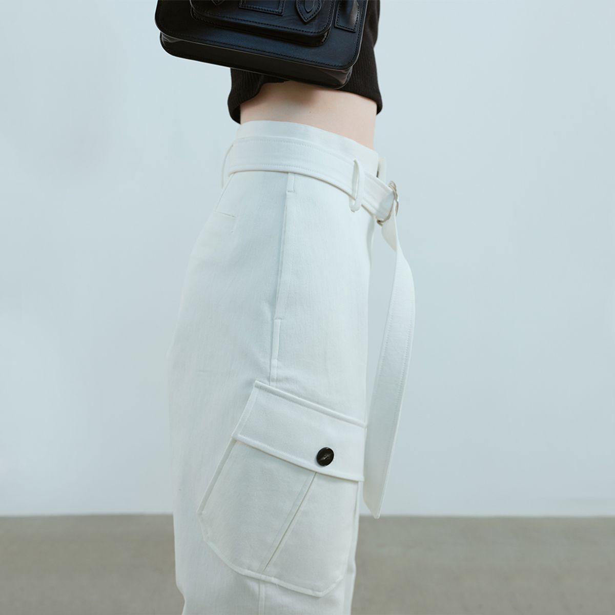 문스워드(MOONSWARD) WHITE WIDE POCKET TROUSER
