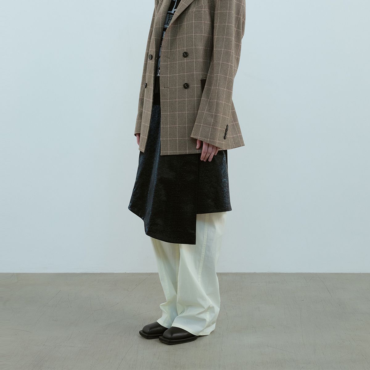 문스워드(MOONSWARD) BLACK FAUX LEATHER FLARED SKIRT