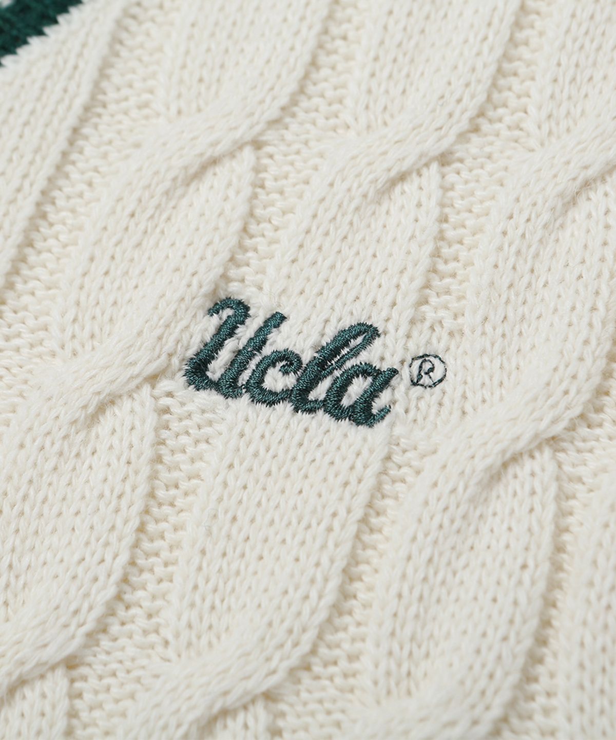 유씨엘에이(UCLA) 립배색 브이넥 케이블 베스트[IVORY](UZ9VE01_22)