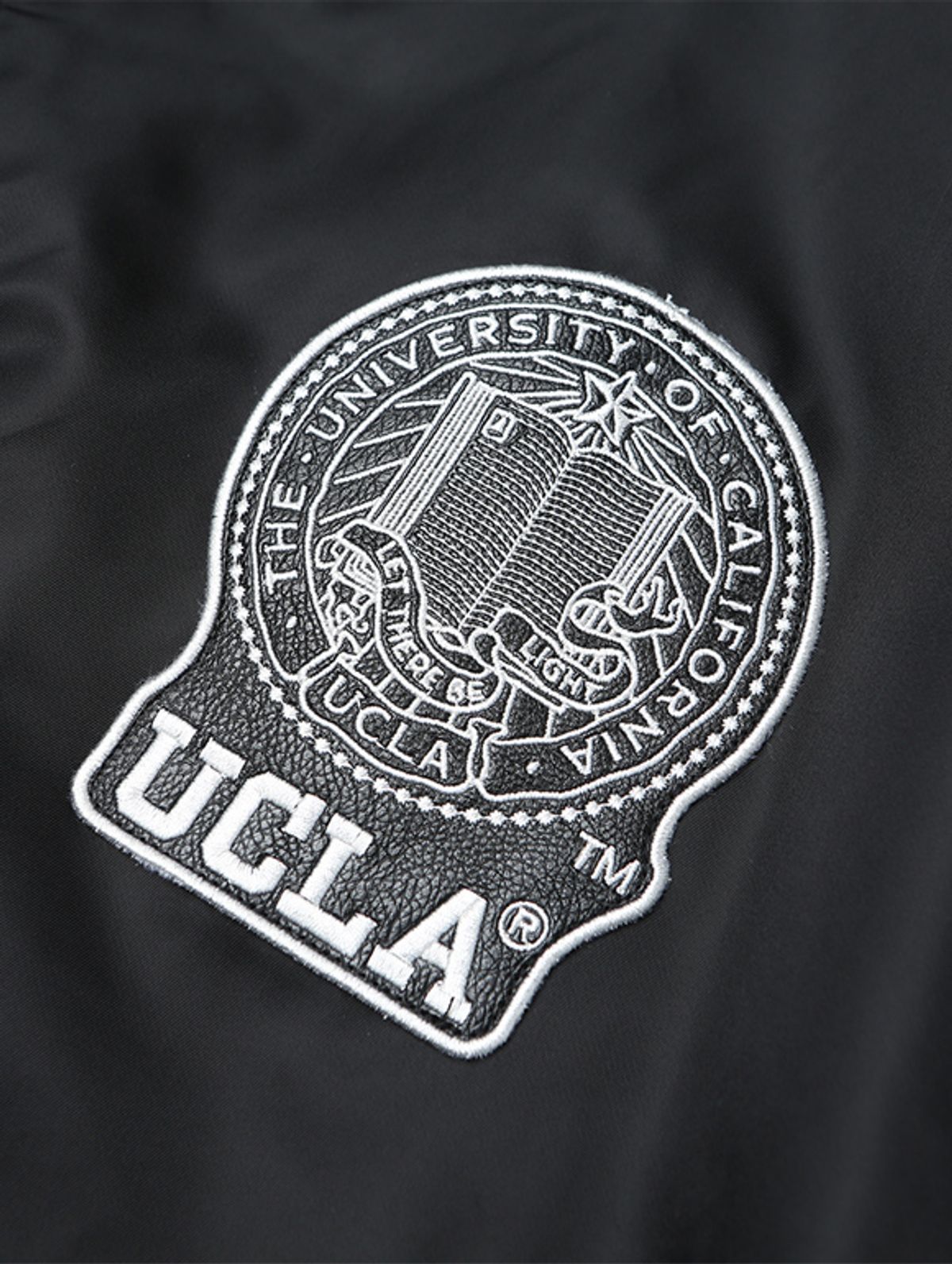 유씨엘에이(UCLA) 남성 소매배색 엠블럼 바시티 점퍼[BLACK](UZ9UJ10_39)
