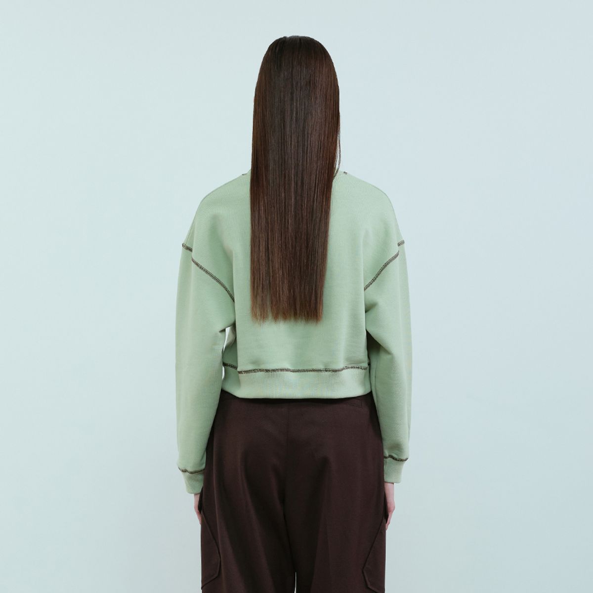 문스워드(MOONSWARD) MINT STUDIO CROP SWEATSHIRT