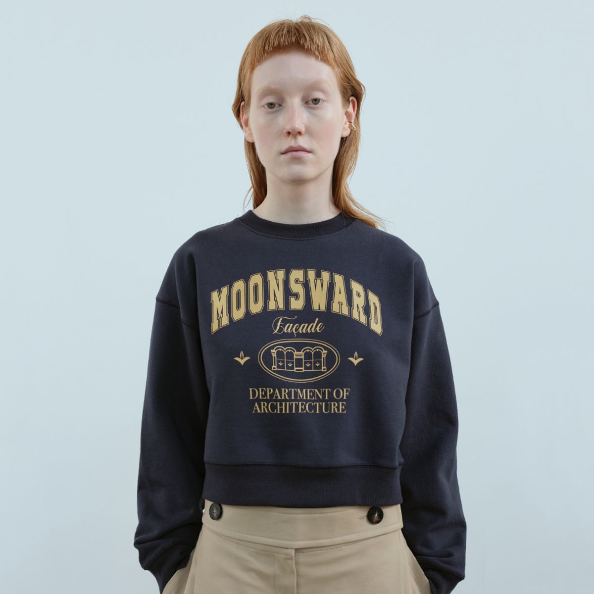 문스워드(MOONSWARD) NAVY HERITAGE CROP SWEATSHIRT