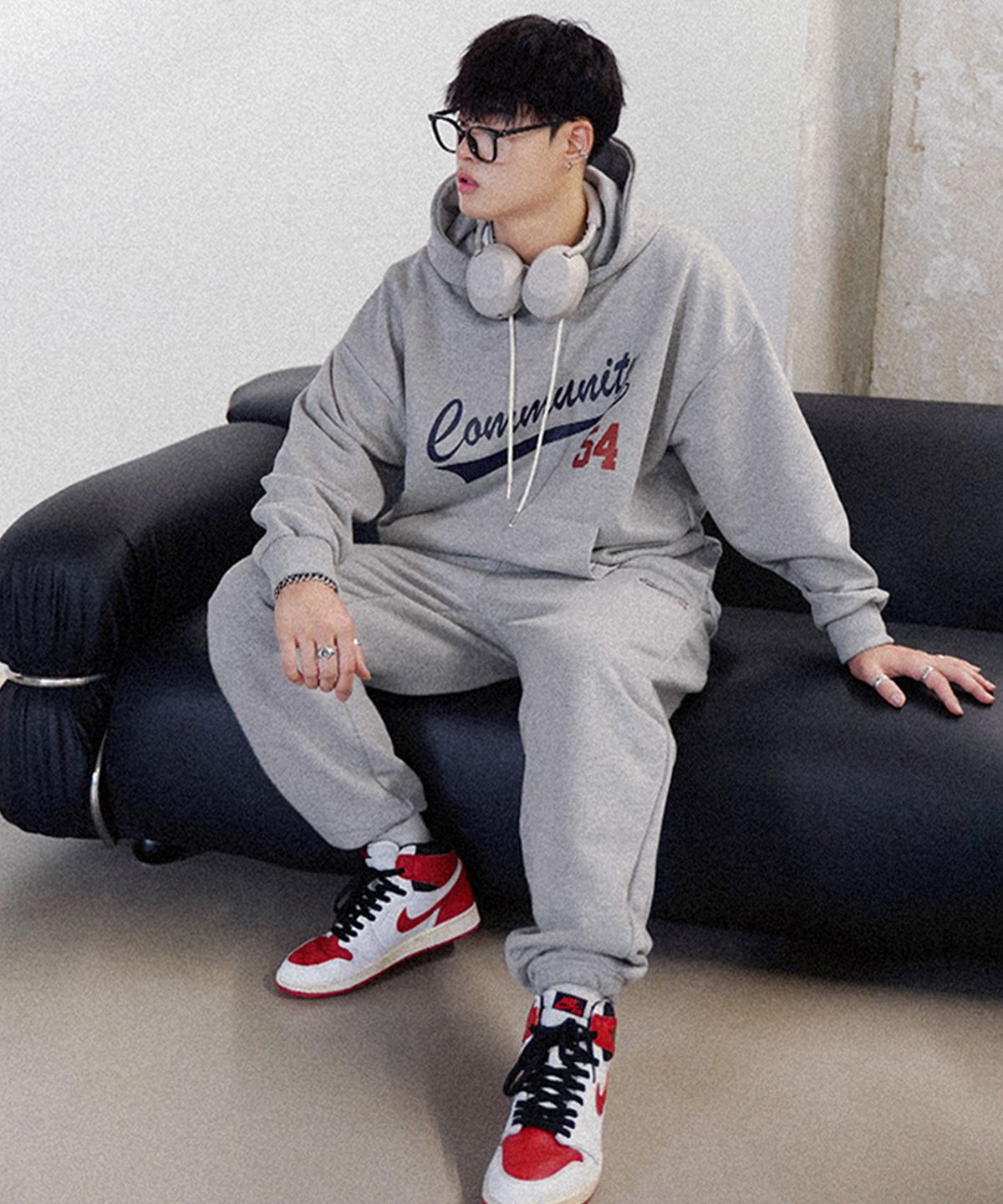 더마일(THEMILE) COMMUNITY 54 SWEAT PANTS[GREY]