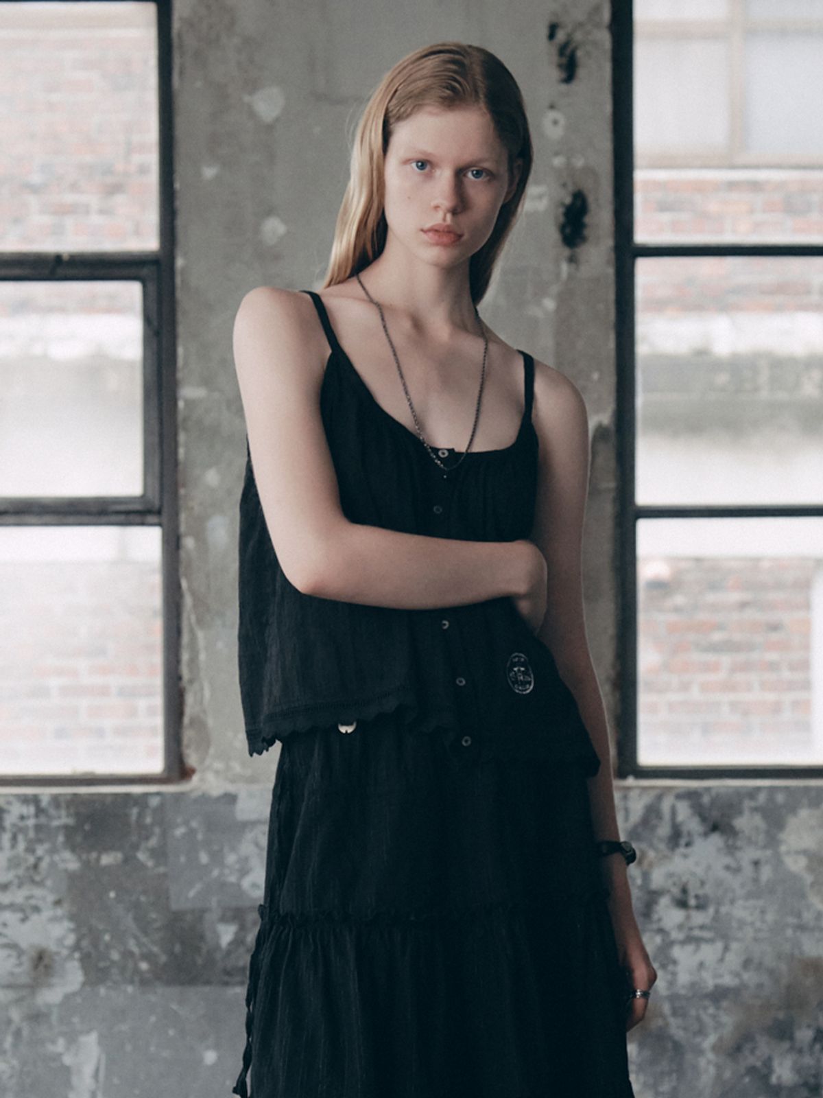 에즈이프 캘리(ASIF CALIE) FLARE BISHOP SLEEVE BLOUSE BLACK