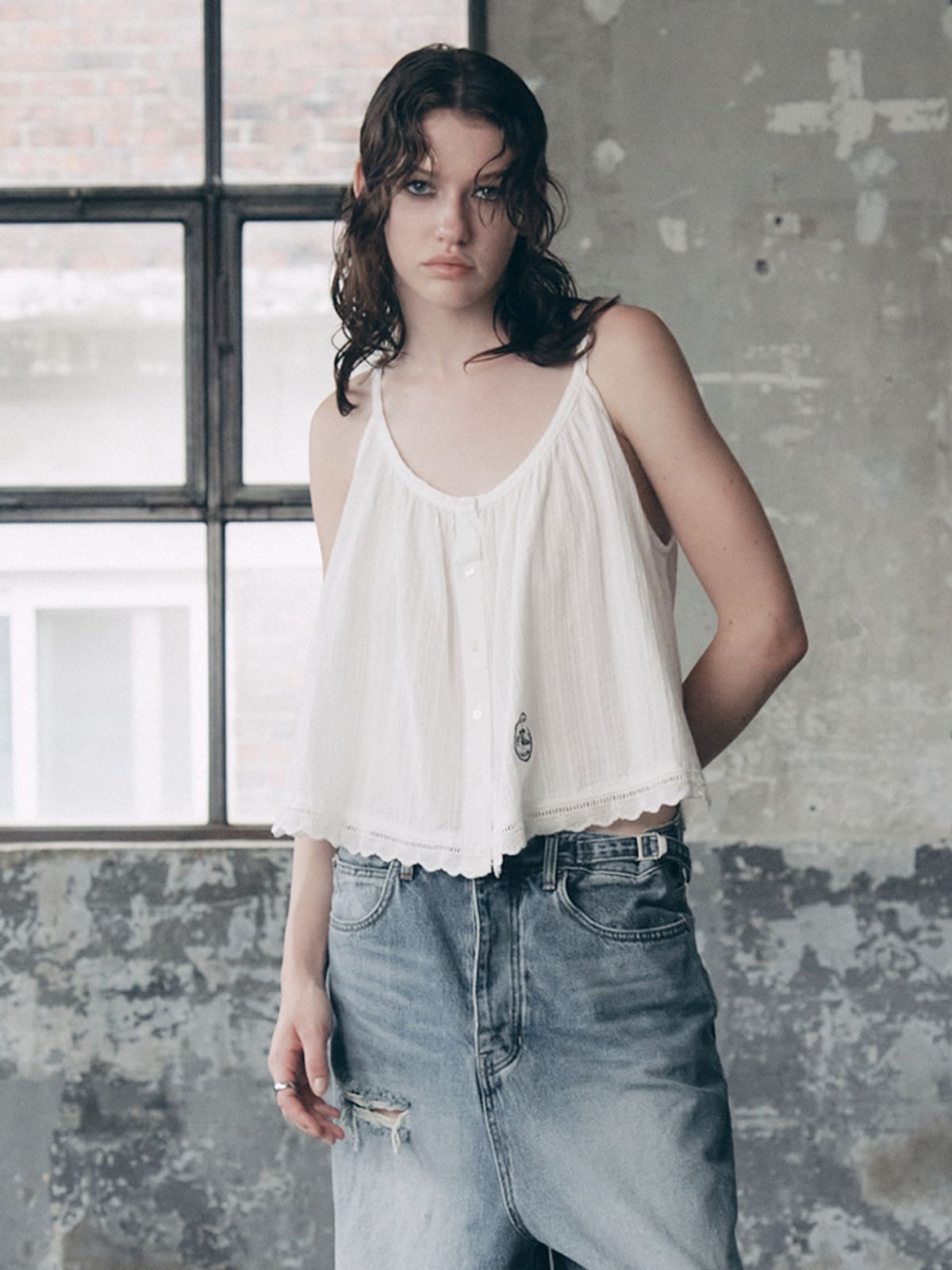 에즈이프 캘리(ASIF CALIE) FLARE BISHOP SLEEVE BLOUSE WHITE
