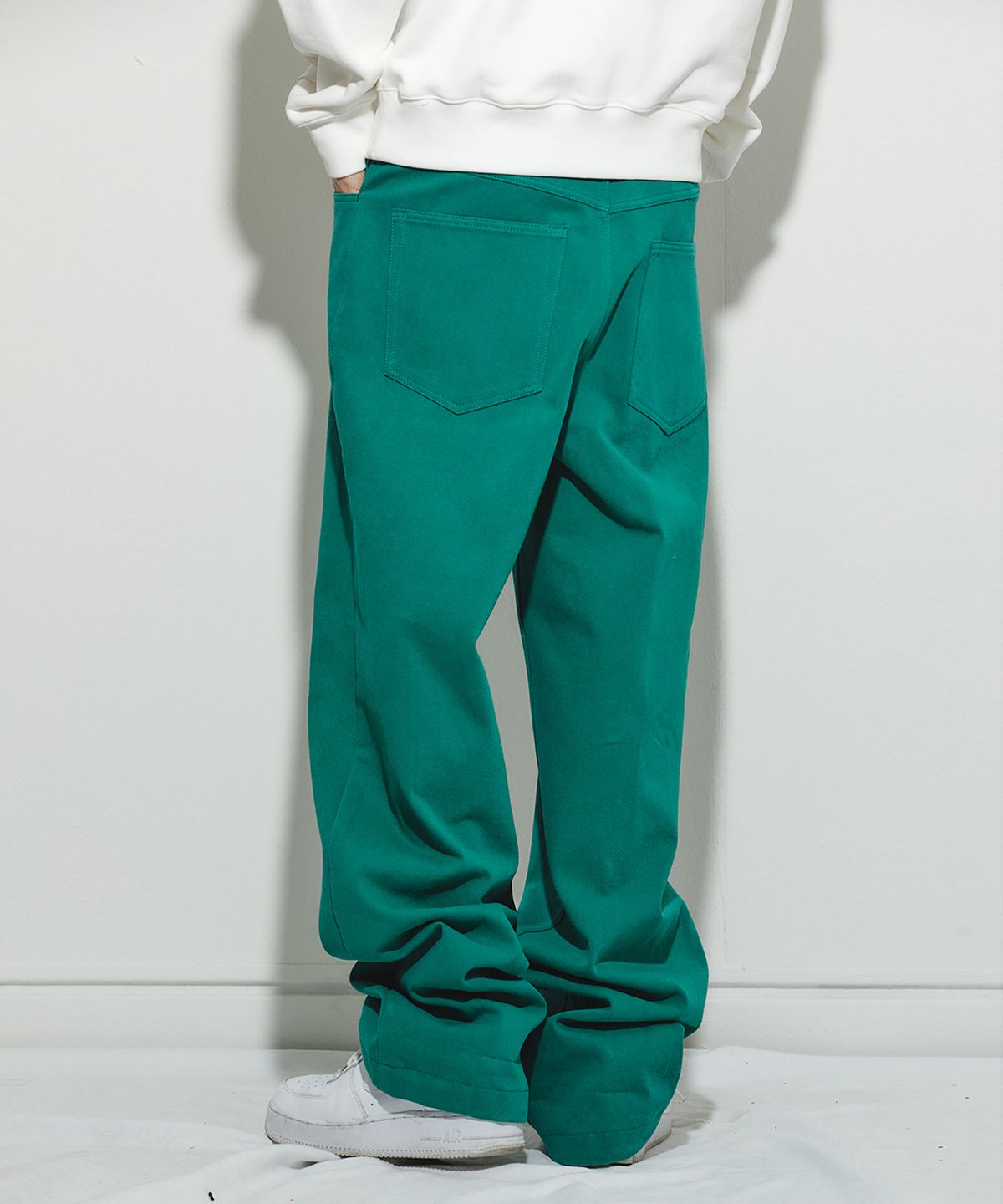밀리밀리언(MILLIMILLION) BASALT COLOR DENIM PANTS B03-GREEN