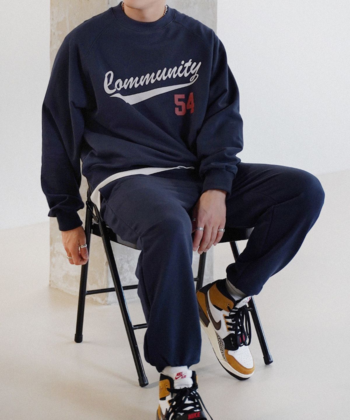 더마일(THEMILE) COMMUNITY 54 SWEAT PANTS[NAVY]