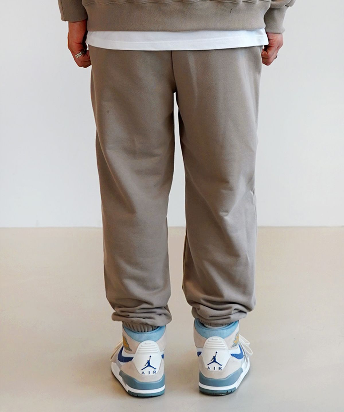 더마일(THEMILE) COMMUNITY 54 SWEAT PANTS[BROWN]