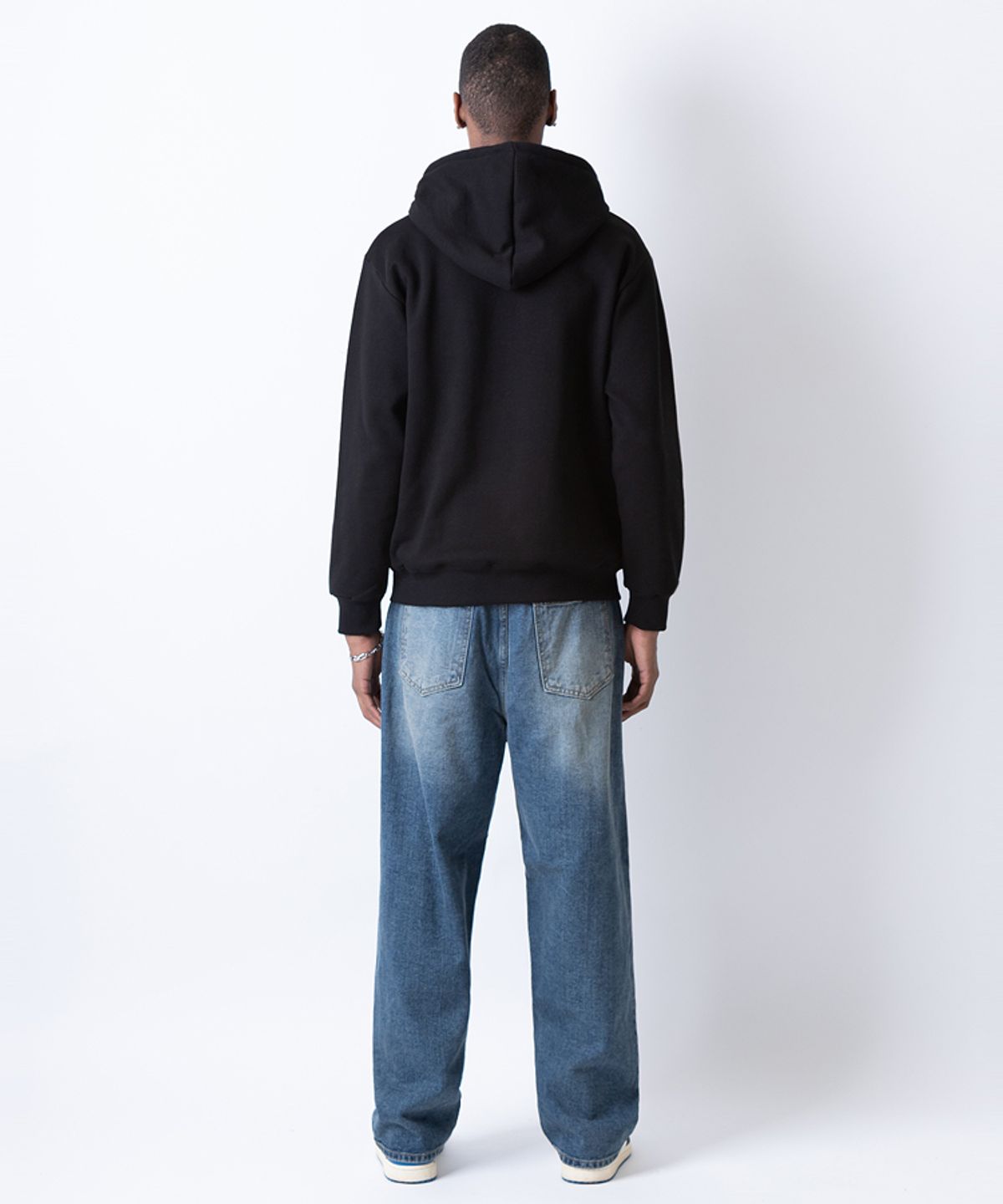 스트라이크(STRIKE) Stud Logo Hoodie (BLACK)