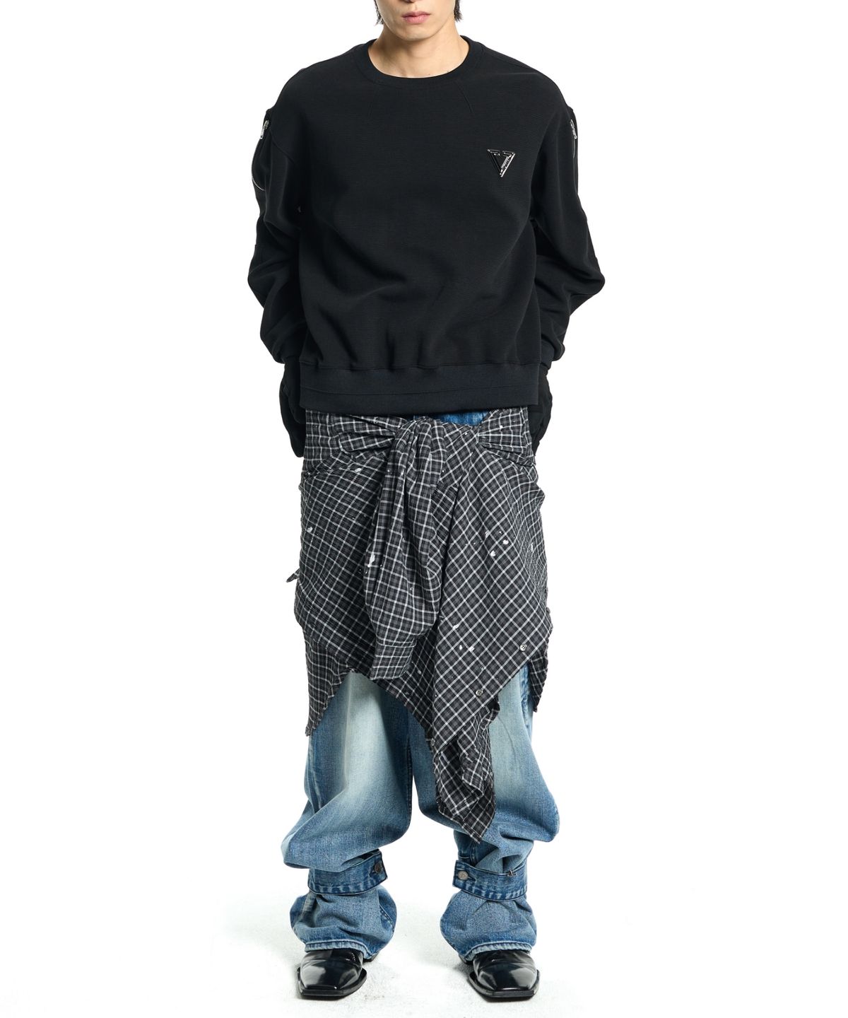 본바트(VONVAT) Arm Zip Sweatshirt