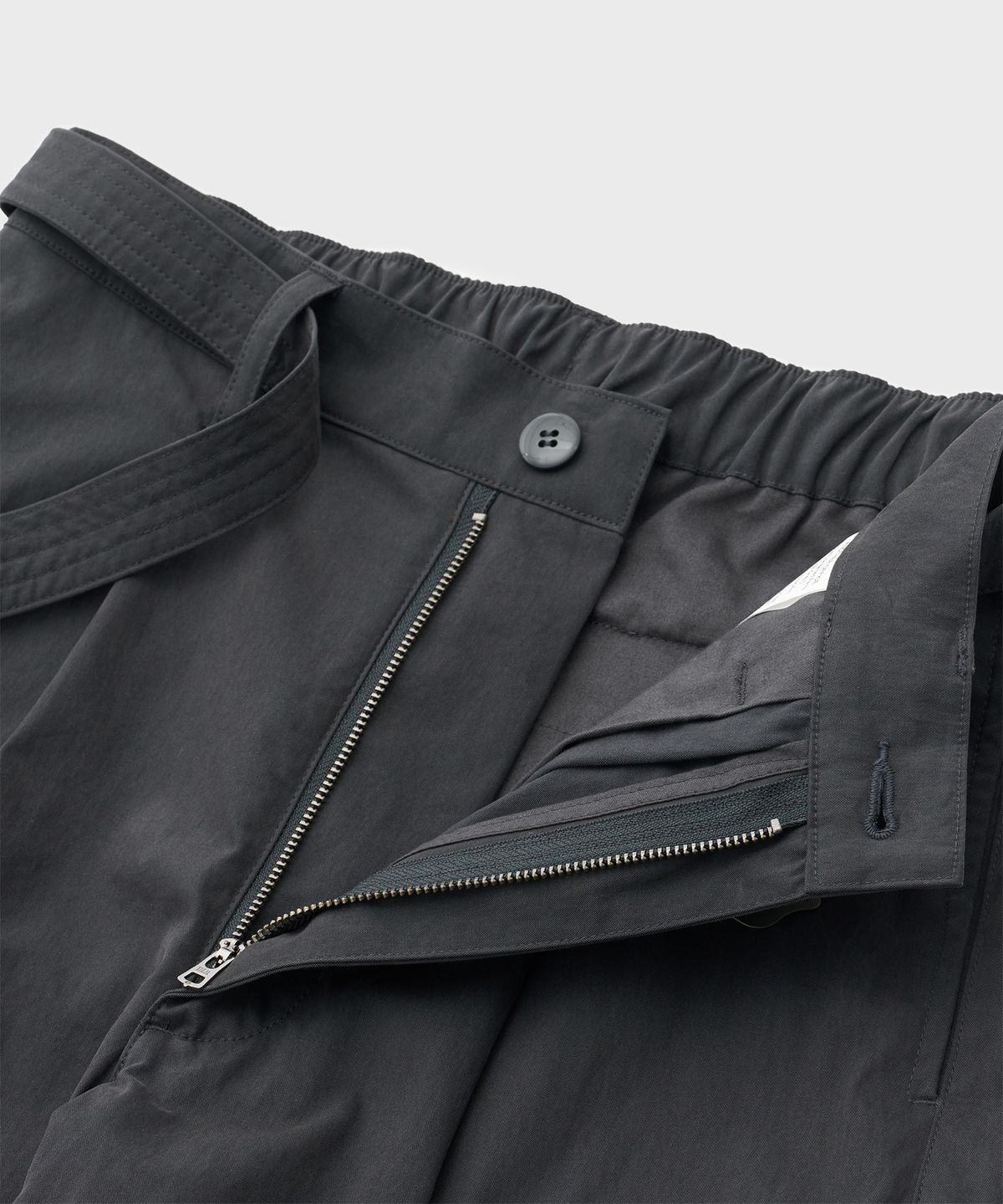 어나더 오피스(ANOTHER OFFICE) Parachute Belted Pants (Coal Gray)