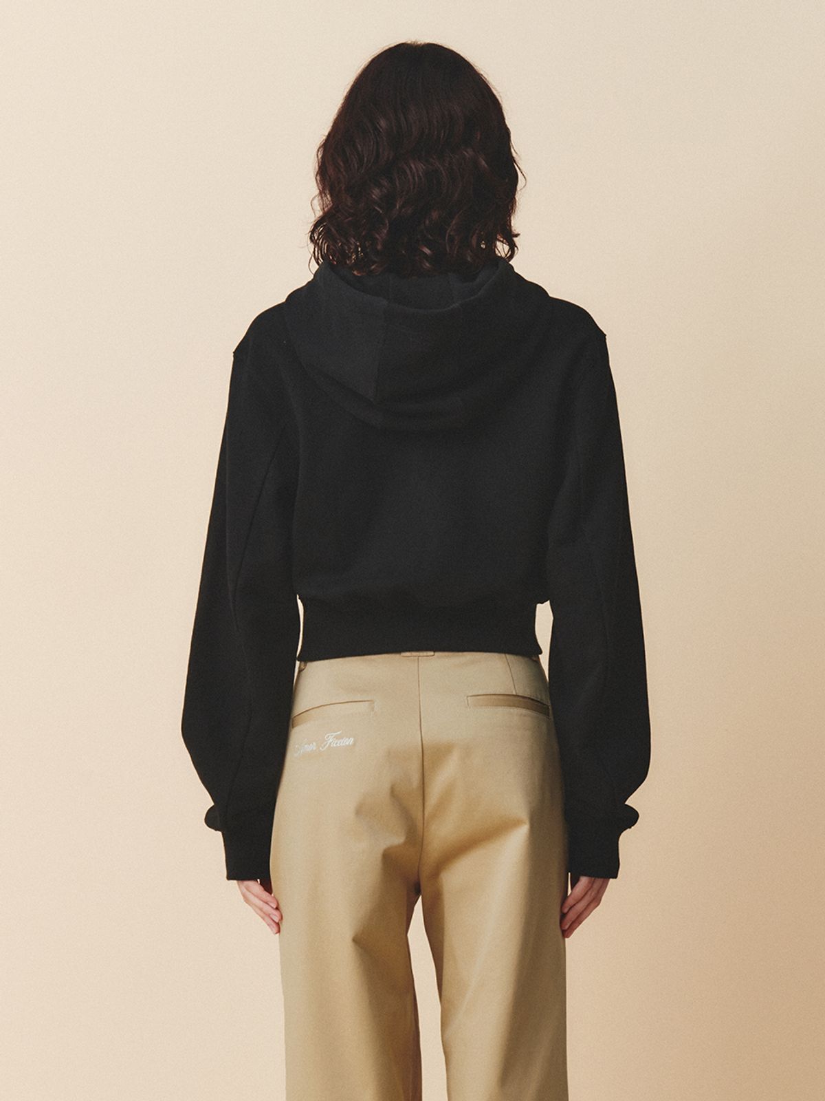 기준(KIJUN) Star Crop Zip-up Hoodie Black