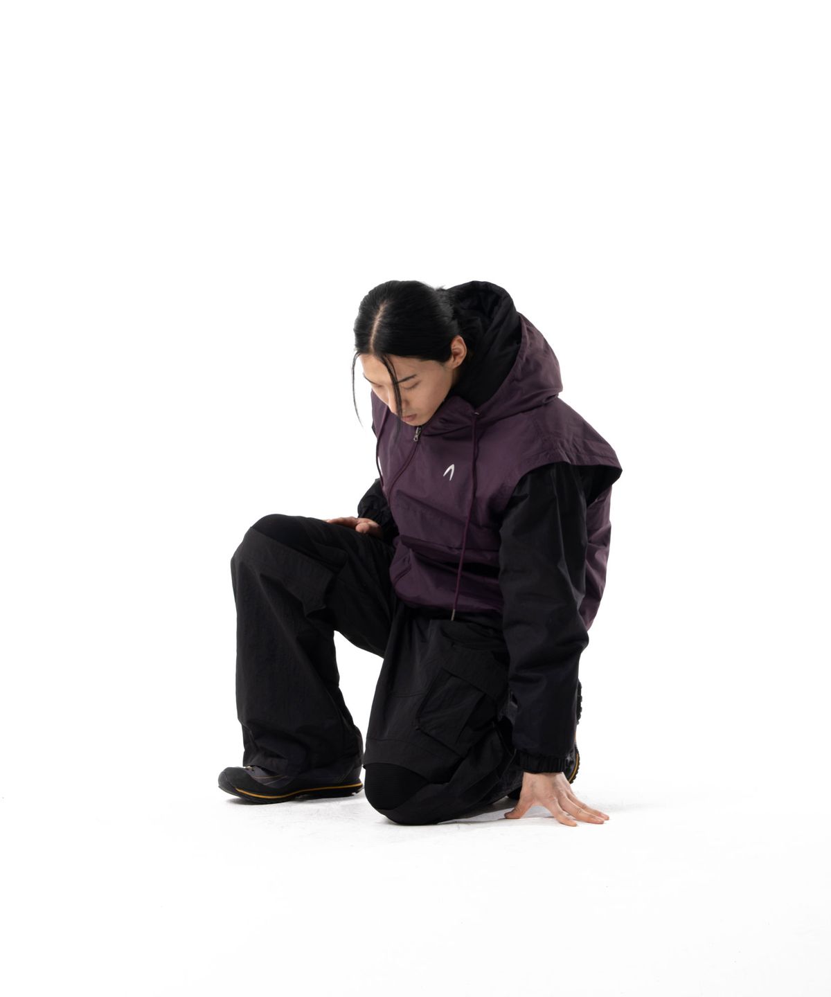 아캄(AAKAM) Stretched Knee Slit Cargo Pants (Black)