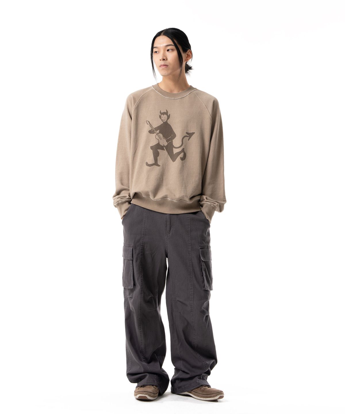 아캄(AAKAM) Devil Printed Raglan Sweatshirt (Beige)
