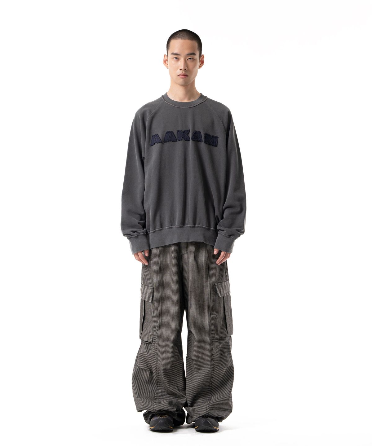 아캄(AAKAM) Logo Patch Raglan Sweatshirt (Dark Gray)