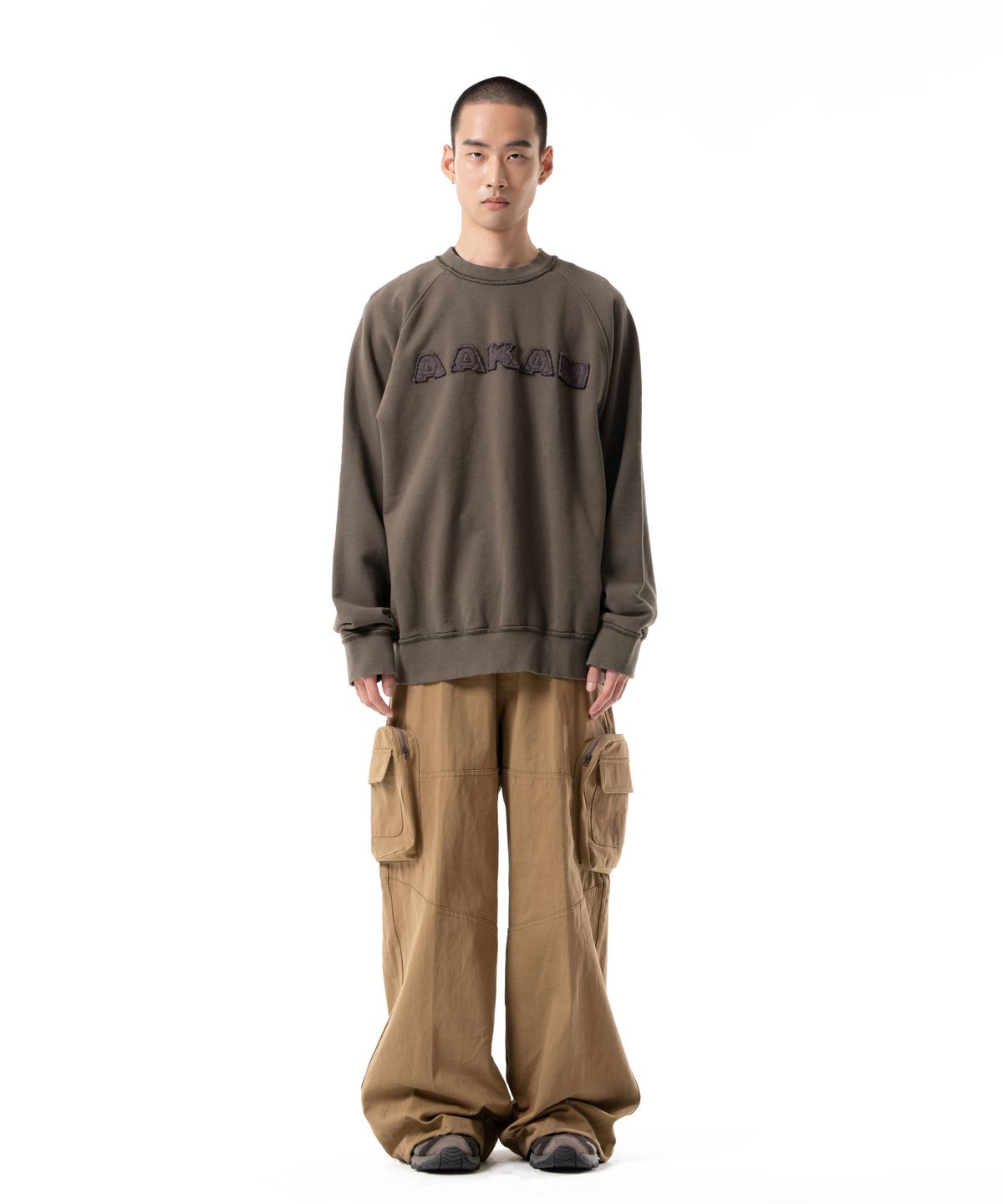 아캄(AAKAM) Logo Patch Raglan Sweatshirt (Khaki)