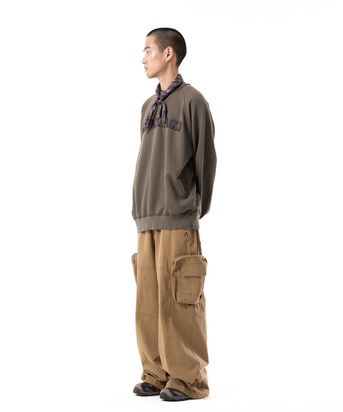 아캄(AAKAM) Logo Patch Raglan Sweatshirt (Khaki)
