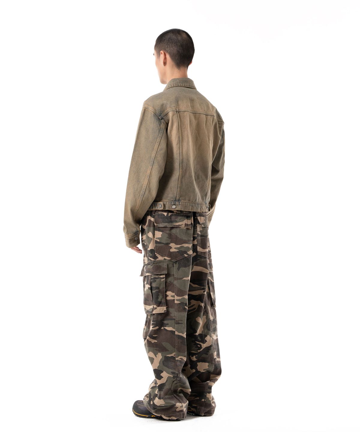 아캄(AAKAM) Washed Zip-Up Denim Jacket (Desert Sand)